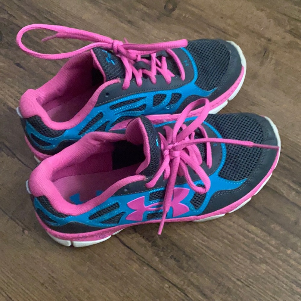 Girls under armor shoes size 4.5